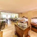 Flora Ξενοδοχείο με διαμερίσματα 4*