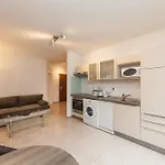 Flora Ξενοδοχείο με διαμερίσματα 4*
