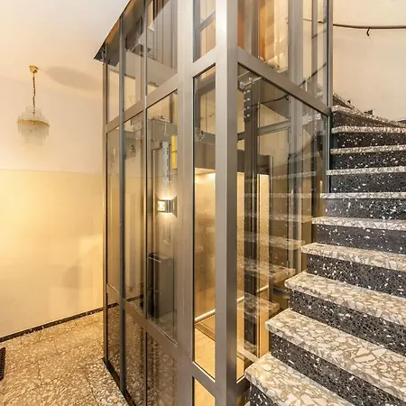 Aparthotel Flora 4*
