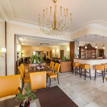Apart-hotel Flora 4*